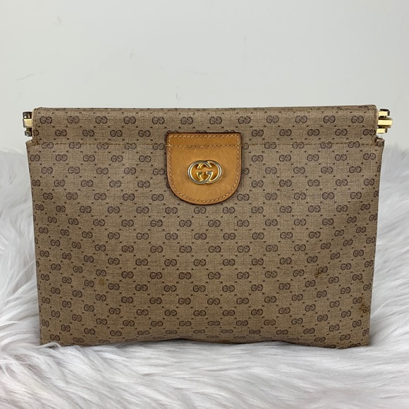 Gucci Handbags - Gucci supreme GG metal top clutch